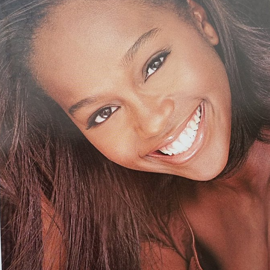 Celebrities Shared Their Old Headshots And It Is The Best Walk Down Memory Lane
